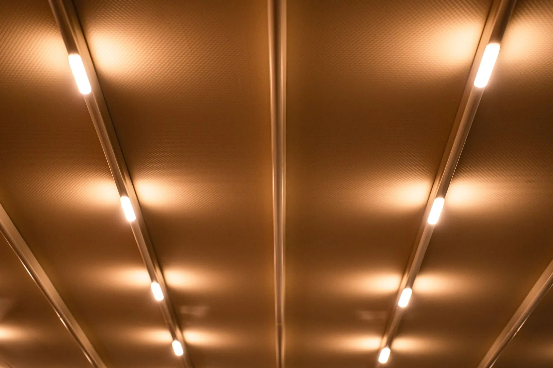 2025年科�行业技术趋势与洛阳企业应用前景分析